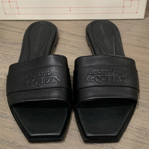 Alexander McQueen Logo Embossed Sandals - Picture 8 of 11